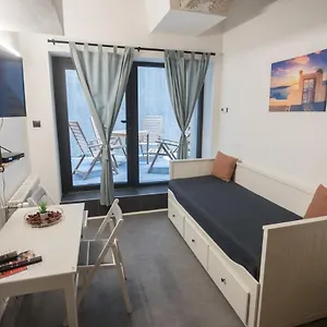 Peaceful Basement With Terrace & Free Gym Apartament