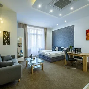  Daire Karoly Corner Residences